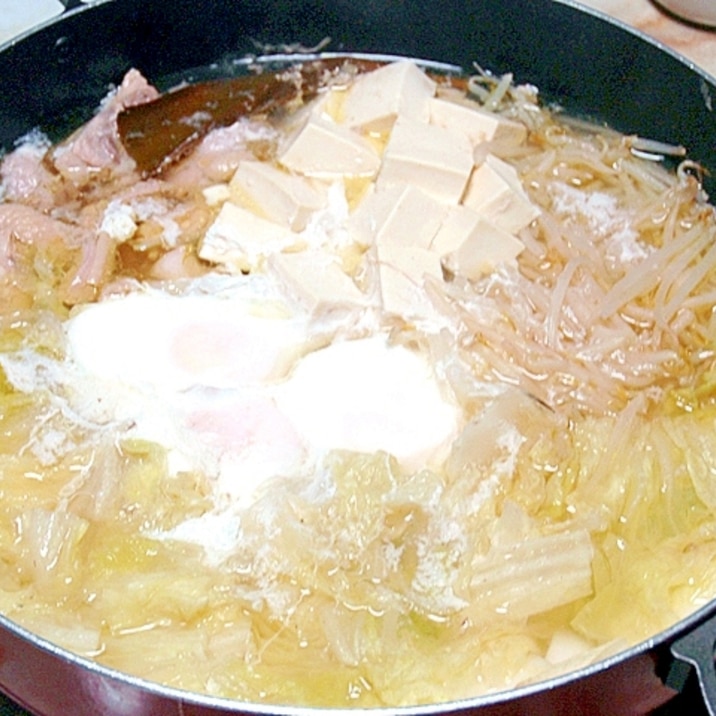 簡単！塩ベースで！豆腐入り鶏と白菜のシンプル鍋♪
